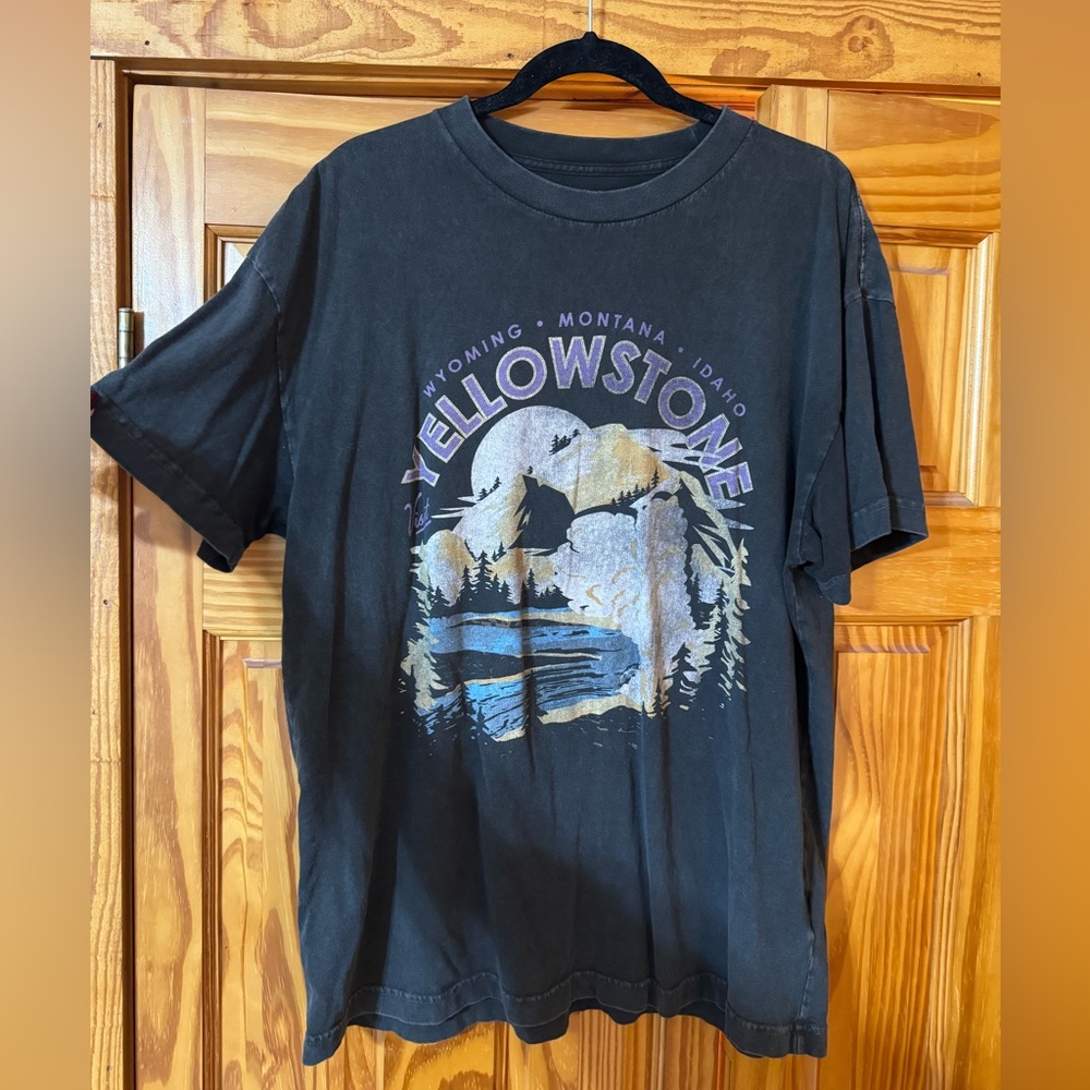 Abercrombie & Fitch Yellowstone Graphic Tee